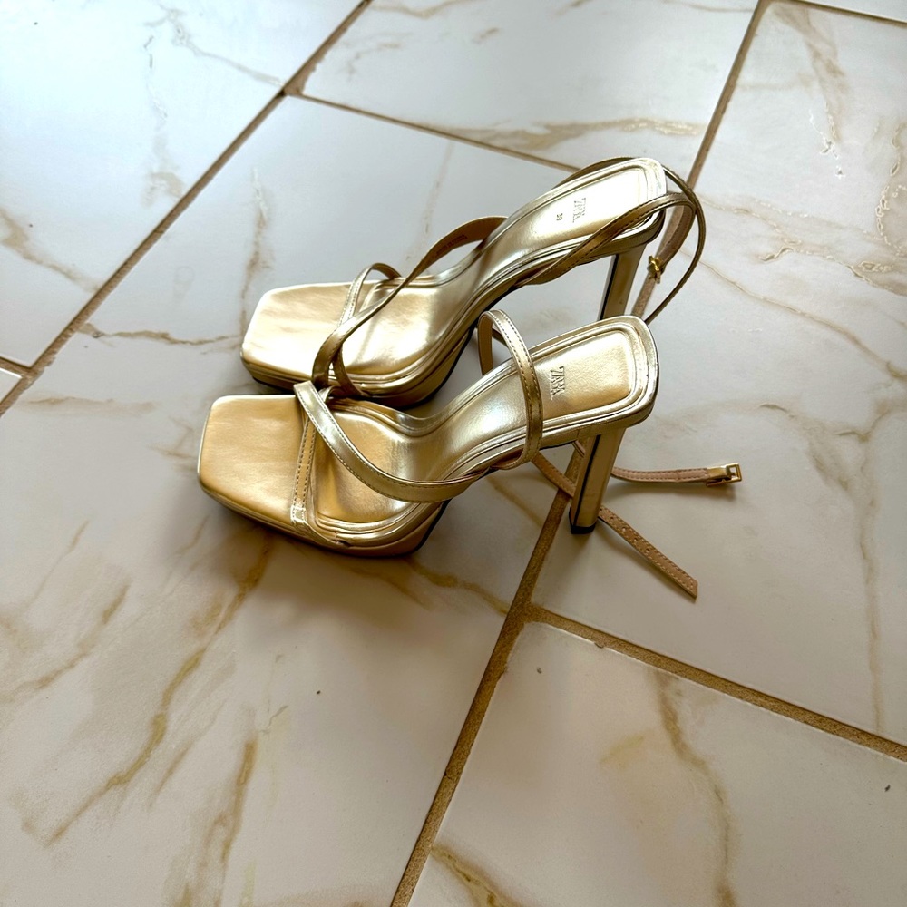 Peep toe gold sandal